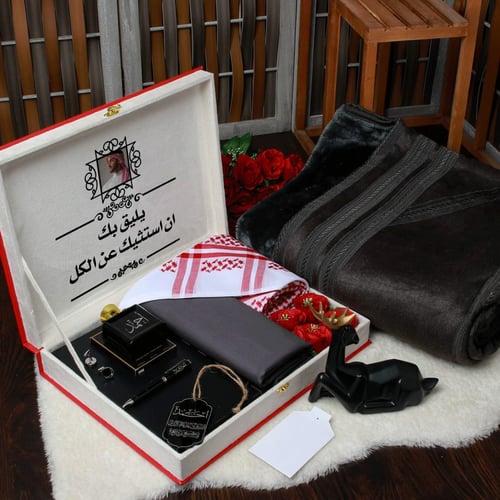 هدايا رجالي بوكس ملكي فروه و قماش وشماغ و عباره من...