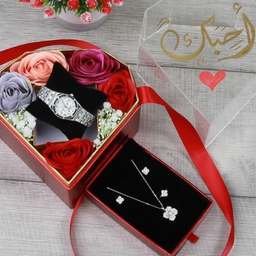 بوكس هدية نسائية راقية بتغليف مميز مع ورد انيق