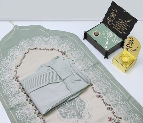 طقم صلاة رمضاني نسائي مع مصحف و مبخرة بالاسم حسب ا...