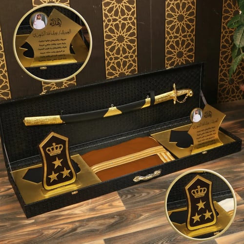 هدية ملكي بوكس انيق وجميل مكون من درع اكريلك الرتب...