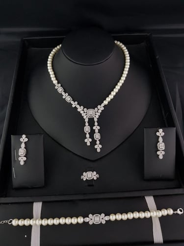 طقم نسائي سهرة لؤلؤ فضي فصوص زركون موديل ZOYA-2443