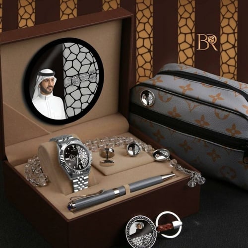 طقم هدية رجالية فخمة بتصميم الإسم والصورة وكتابة ع...