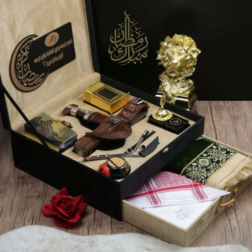 بوكسات إهداء رجالية فخمة بتصميم خاص للإسم والعبارة...