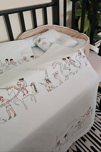 سرير متنقل/مخدة راس /حقيبه صغيره لاغراض البيبي /لح...