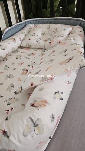 سرير متنقل /مخدة راس /حقيبه صغيره لاغراض البيبي