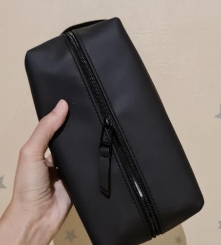 شنطة اسود رجاليه من ديور