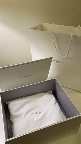 بوكس وكيس كريستان ديور للهدايا