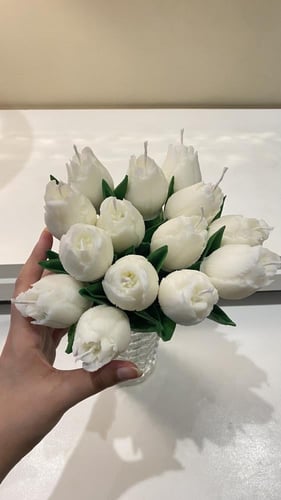 وردة التوليب بساق صناعية