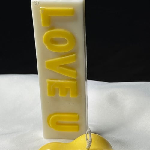 شمعة بكتابة Love