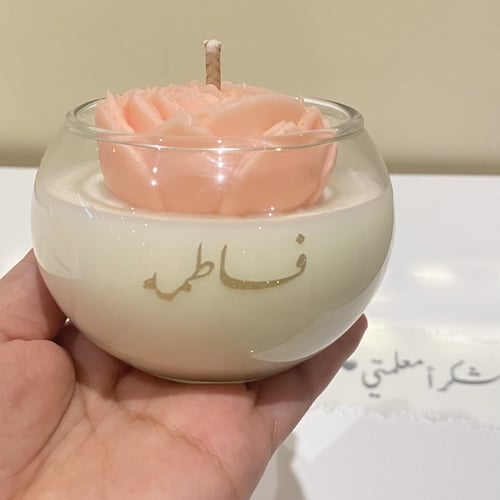 شمعة زجاجية مع وردة