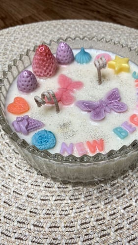 شمعة زجاجية بغطاء (تصميم خاص)