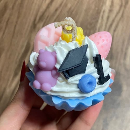 شمعة الكب كيك بثيم التخرج