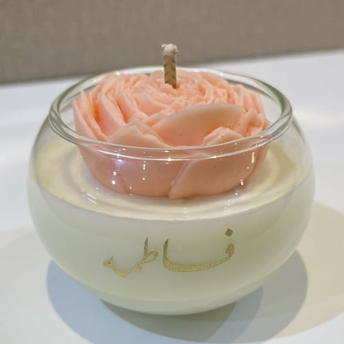 شمعة زجاجية مع وردة