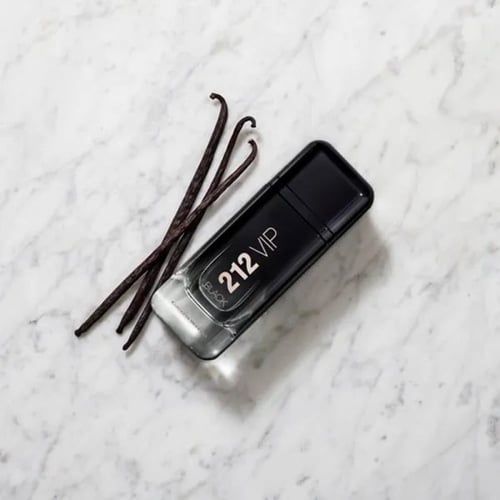 عطر 212 في اي بي بلاك من كارولينا هيريرا للرجال او...