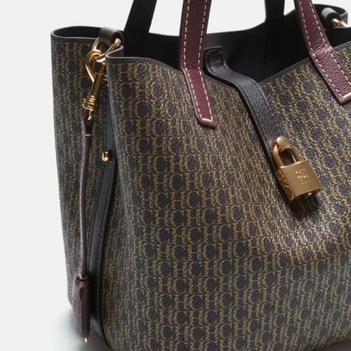 كارولينا هريرا | CAROLINA HERRERA