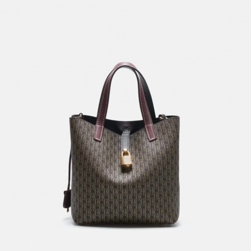 كارولينا هريرا | CAROLINA HERRERA