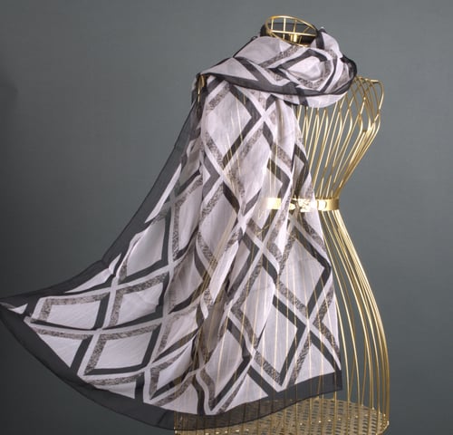 طرحة بوردن شال ناتورال منقوش