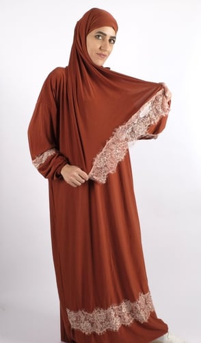 ملابس صلاة كرم بدانتيل