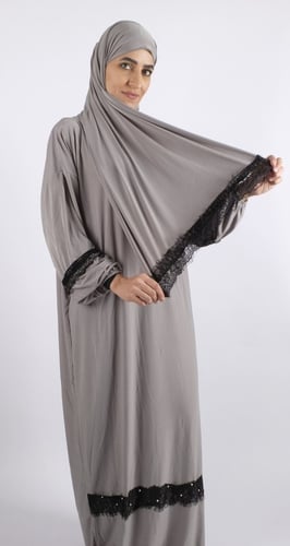 ملابس صلاة كرم بدانتيل