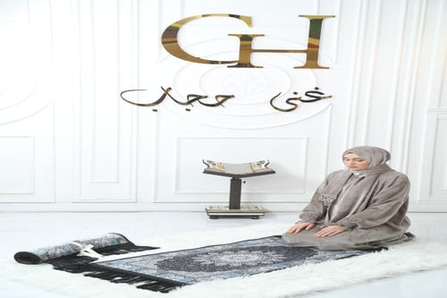 سجادة صلاة غنى حجاب