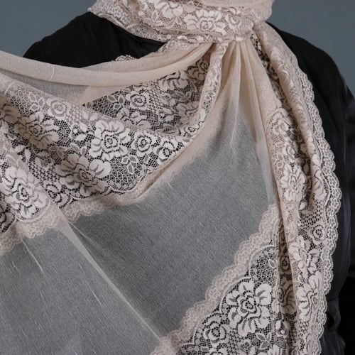 طرحة كشمير ناعم بشرحات دانتيل