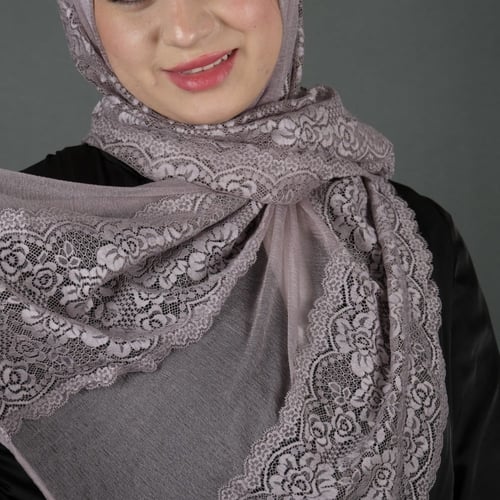 طرحة كشمير ناعم بشرحات دانتيل