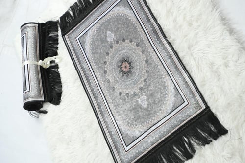 سجادة صلاة غنى حجاب