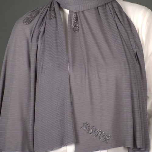 طرحة كشخة كشمير مضلع مزينة بشفوارفسكي