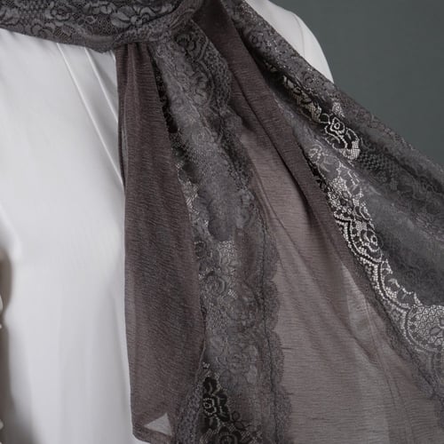 طرحة كشمير ناعم بشرحات دانتيل