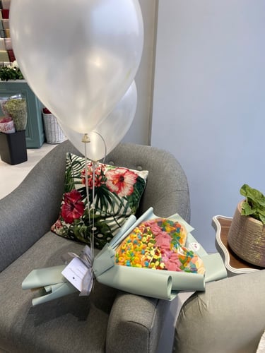 بوكيه كاندي مع بالونات