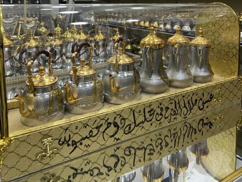 بوكس للأهداء سيفين ونخلة 3 دلال 3 أباريق ( المنيوم...