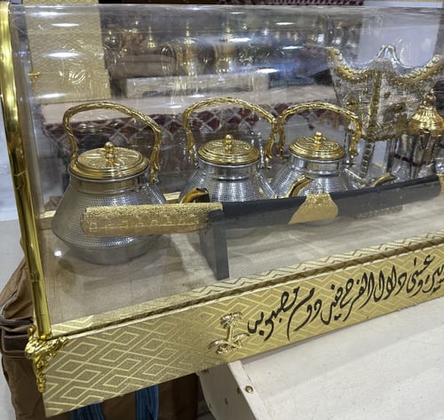 بوكس للأهداء 3 دلال 3 أباريق 1 مبخر 1 سيف الأمنيوم