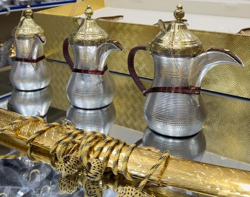 صندوق للأهداء ( 3 دلال + مبخر + سيف ) حب رمان ( نح...