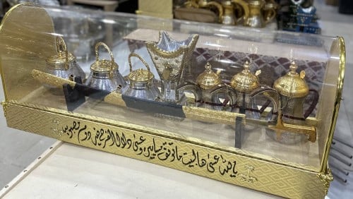 بوكس للأهداء 3 دلال 3 أباريق 1 مبخر 1 سيف الأمنيوم