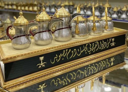 بوكس الأهداء الملكي 3 دلال 3 أباريق ألمنيوم