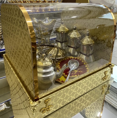 بوكس الأهداء 3 دلال 3 أباريق وتمرية ومبخر نحاس