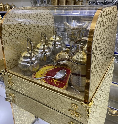 بوكس الأهداء 3 دلال 3 أباريق وتمرية ومبخر نحاس