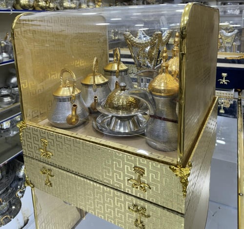 بوكس للأهداء 3 دلال و 3 أباريق ومبخر وتمرية صحاح