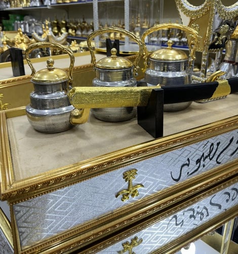 بوكس للأهداء 3 دلال 3 أباريق ومبخر وسيف ( المنيوم...