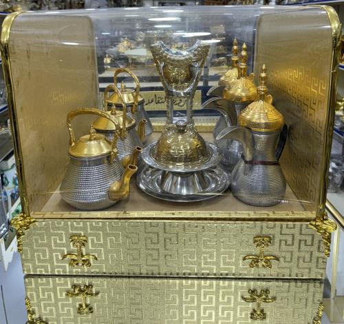 بوكس للأهداء 3 دلال و 3 أباريق ومبخر وتمرية صحاح