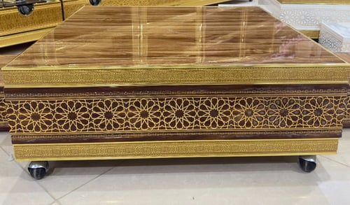 طاولة تقديم مع 4 طوايل خدمة نقش اسلامي