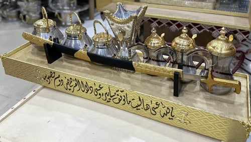 بوكس للأهداء 3 دلال 3 أباريق 1 مبخر 1 سيف الأمنيوم