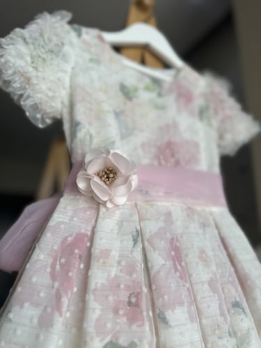 فستان وردي مورد ( مدة التجهيز ٧-١٠ ايام )