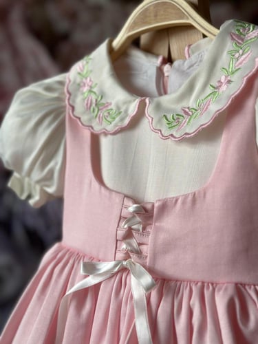 فستان ابيض ووردي فرنسي ١-٨ سنوات