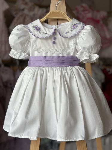 فستان ابيض وموف ١-٧ سنوات ( يفضل اخذ اكبر بمقاس )