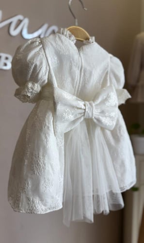 فستان ابيض فرنسي للمواليد مع ربطة شعر