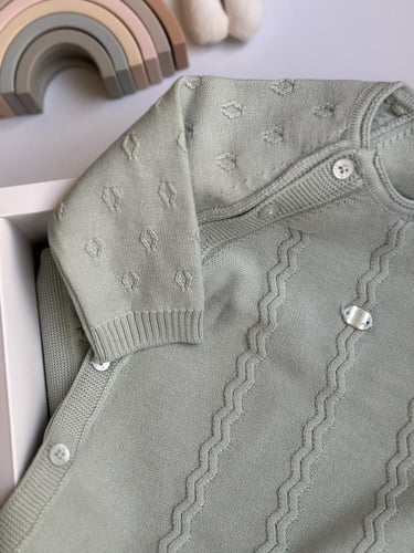 طقم حديثي الولاده بناتي ( فستقي )