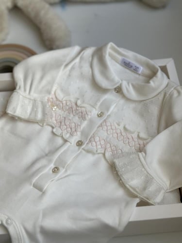 طقم حديثي الولاده بناتي ( ابيض من ٨ قطع )