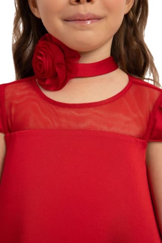 فستان احمر بوردات بارزة مع سلسال