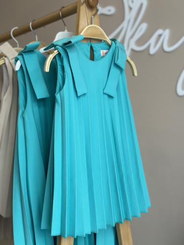 فستان بكسرات ناعمه لون تركواز ..